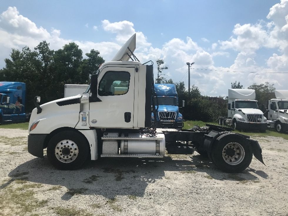 2020 Freightliner Cascadia 126" Day cab photo 4