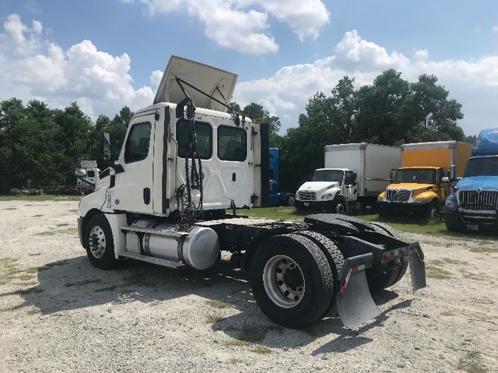 2020 Freightliner Cascadia 126" Day cab photo 5