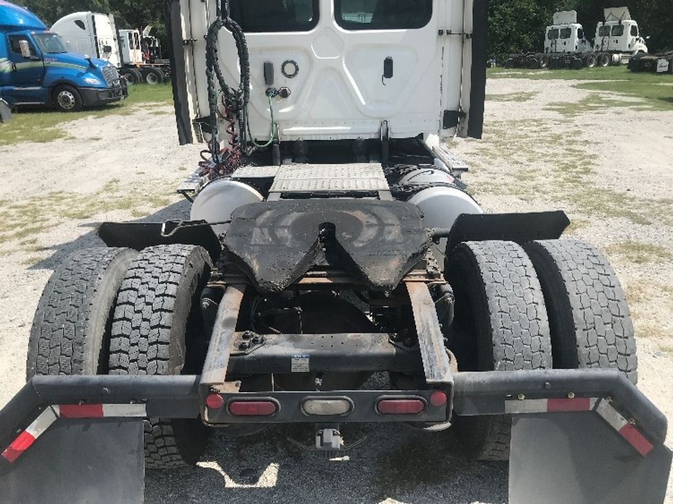 2020 Freightliner Cascadia 126" Day cab photo 6