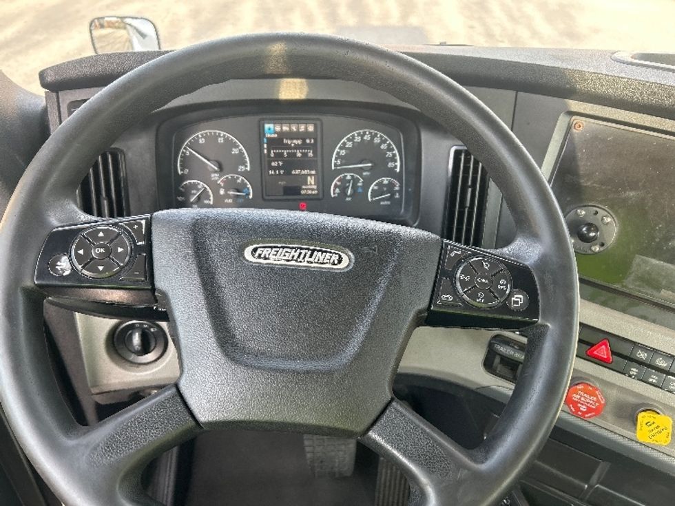 Day Cab Tractor-Heavy Duty Tractors-Freightliner-2020-T12642ST-Greensboro-NC-637,599\n\t\tmiles-$ 20,500 - Image 10