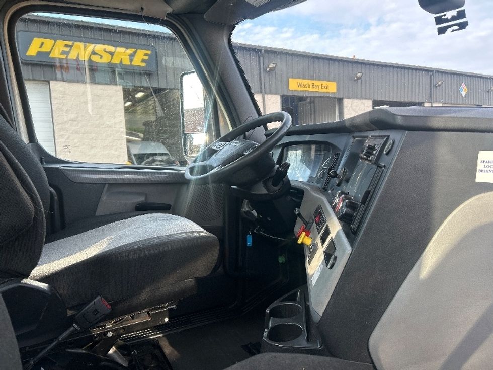 Day Cab Tractor-Heavy Duty Tractors-Freightliner-2020-T12642ST-Greensboro-NC-637,599\n\t\tmiles-$ 20,500 - Image 13