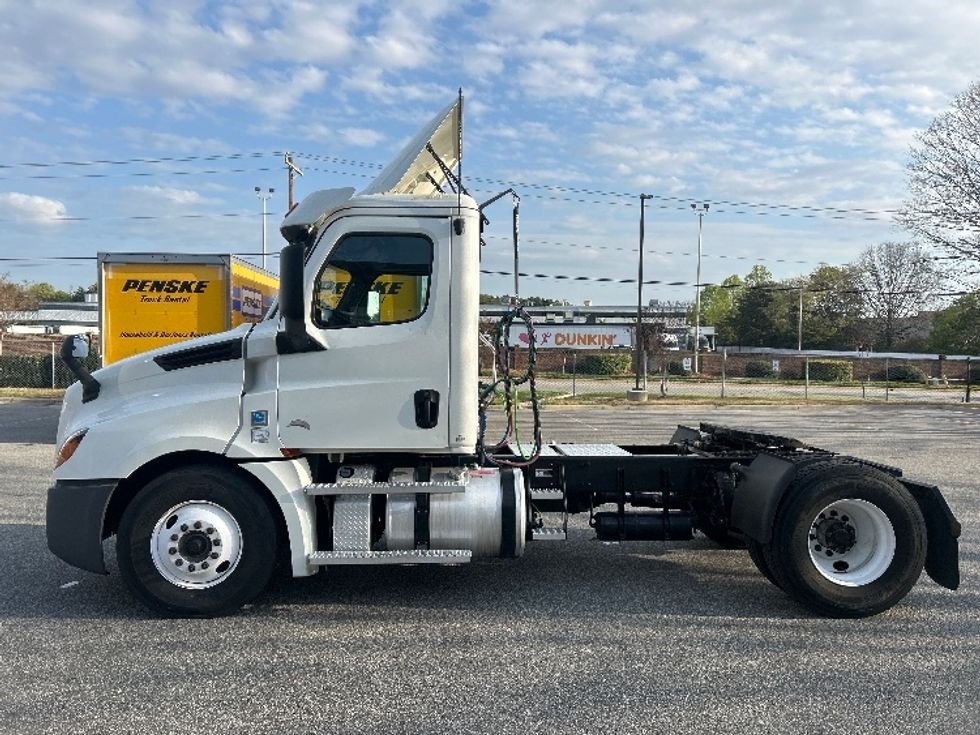 Day Cab Tractor-Heavy Duty Tractors-Freightliner-2020-T12642ST-Greensboro-NC-637,599\n\t\tmiles-$ 20,500 - Image 3