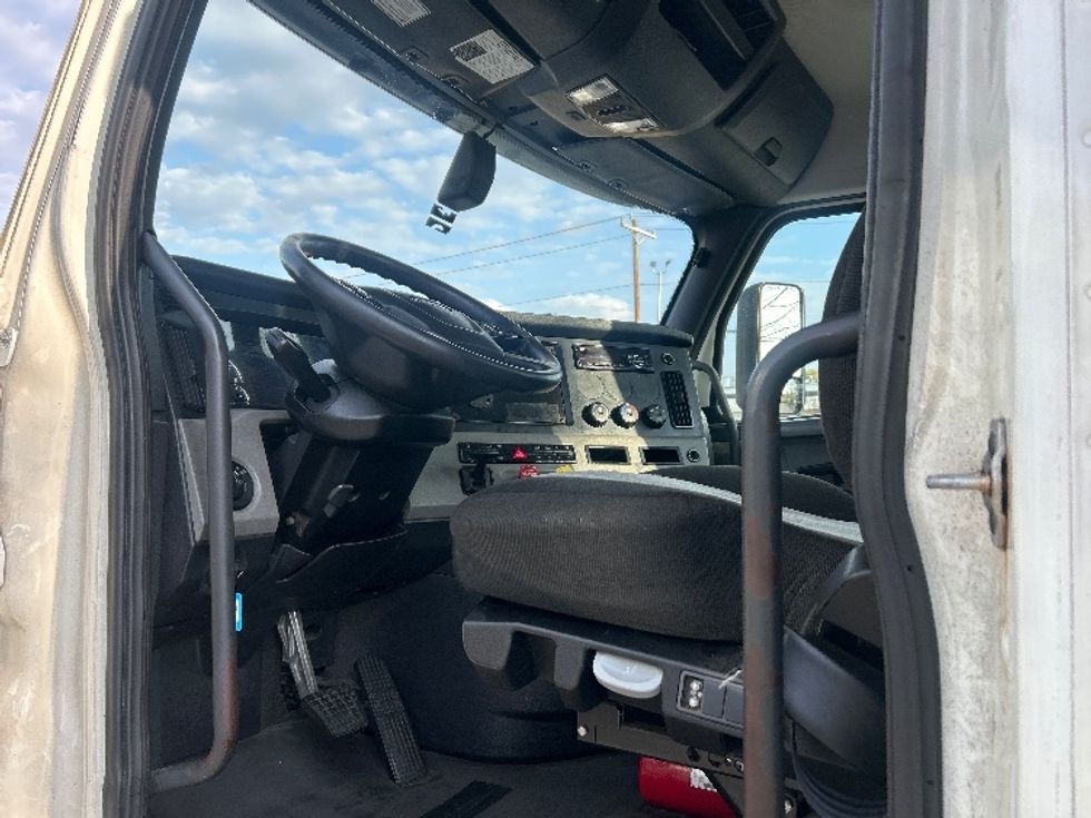 Day Cab Tractor-Heavy Duty Tractors-Freightliner-2020-T12642ST-Greensboro-NC-637,599\n\t\tmiles-$ 20,500 - Image 8