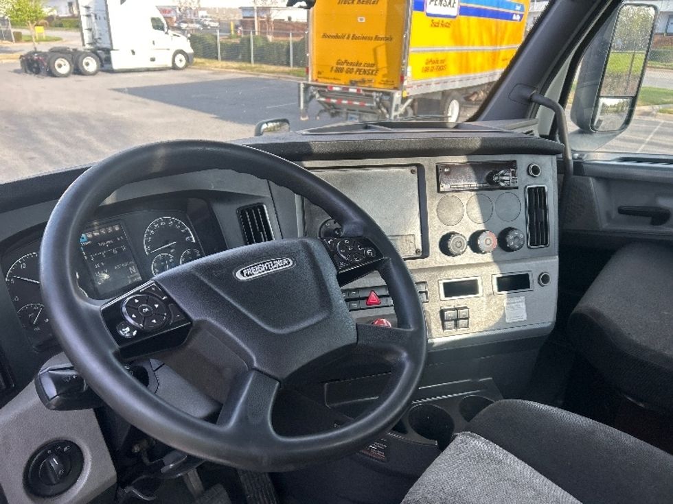 Day Cab Tractor-Heavy Duty Tractors-Freightliner-2020-T12642ST-Greensboro-NC-637,599\n\t\tmiles-$ 20,500 - Image 9