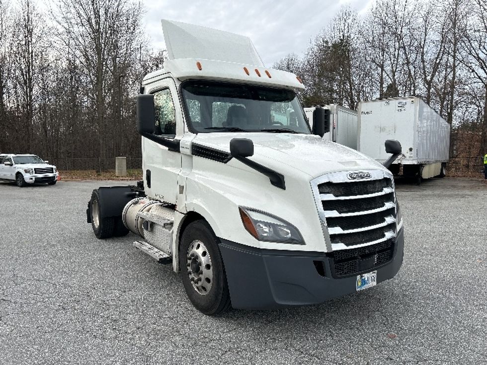 Day Cab Tractor-Heavy Duty Tractors-Freightliner-2020-T12642ST-Greensboro-NC-649,281\n\t\tmiles-$ 25,500 - Image 1