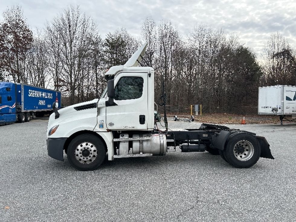 Day Cab Tractor-Heavy Duty Tractors-Freightliner-2020-T12642ST-Greensboro-NC-649,281\n\t\tmiles-$ 25,500 - Image 4