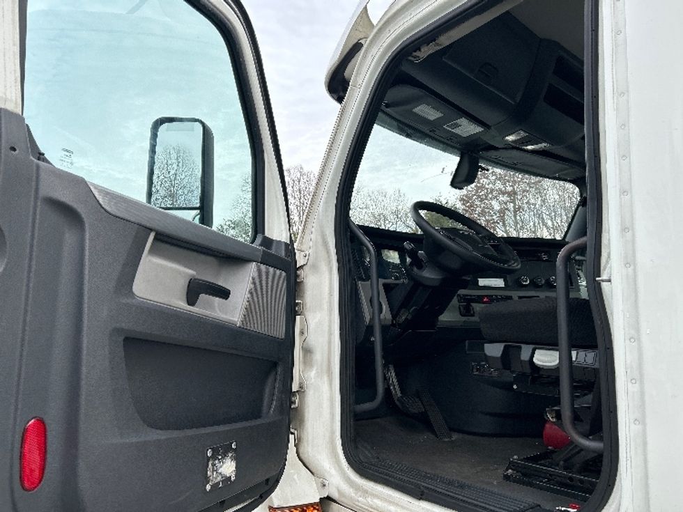 Day Cab Tractor-Heavy Duty Tractors-Freightliner-2020-T12642ST-Greensboro-NC-649,281\n\t\tmiles-$ 25,500 - Image 9
