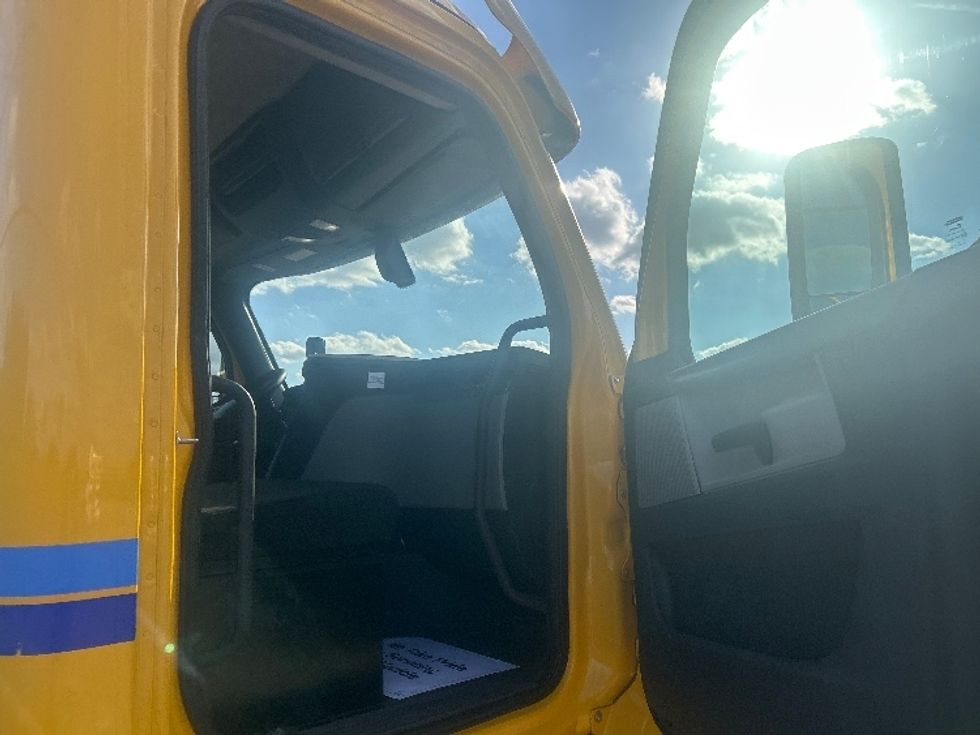 Day Cab Tractor-Heavy Duty Tractors-Freightliner-2020-T12642ST-Gulfport-MS-272,648\n\t\tmiles-$ 44,750 - Image 12