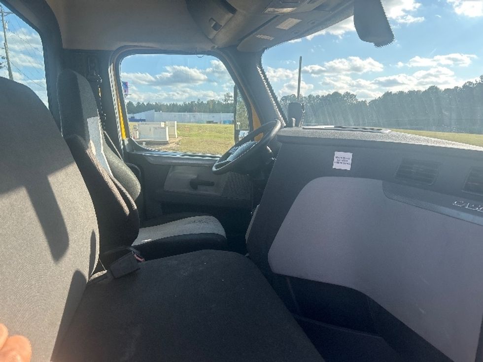 Day Cab Tractor-Heavy Duty Tractors-Freightliner-2020-T12642ST-Gulfport-MS-272,648\n\t\tmiles-$ 44,750 - Image 14