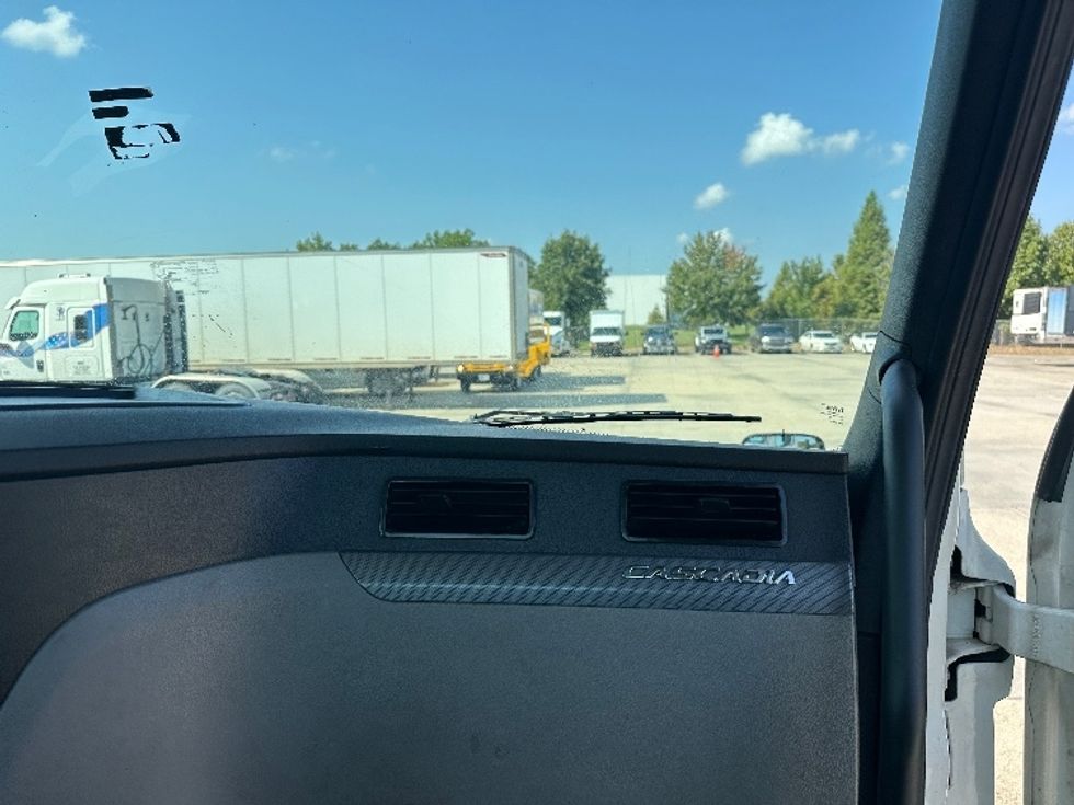 Day Cab Tractor-Heavy Duty Tractors-Freightliner-2020-T12642ST-Hammond-LA-362,749\n\t\tmiles-$ 47,250 - Image 13