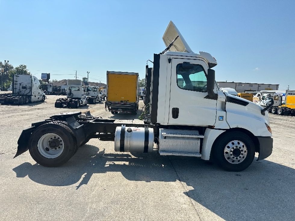 Day Cab Tractor-Heavy Duty Tractors-Freightliner-2020-T12642ST-Hammond-LA-362,749\n\t\tmiles-$ 47,250 - Image 8