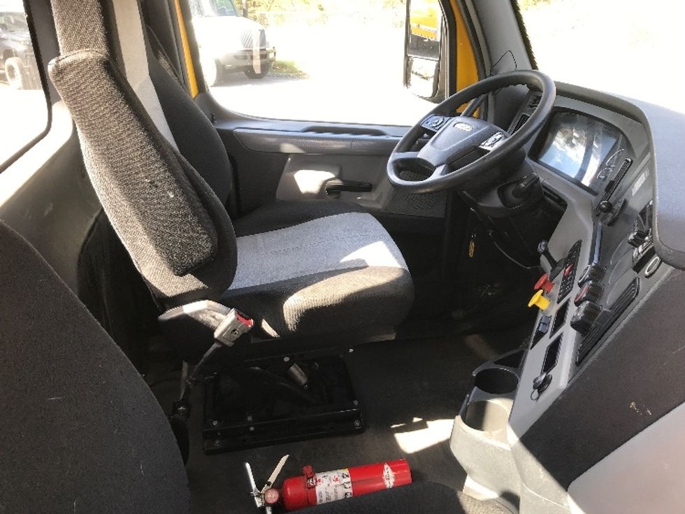 Day Cab Tractor-Heavy Duty Tractors-Freightliner-2020-T12642ST-Harrisburg-PA-250,947\n\t\tmiles-$ 42,250 - Image 10