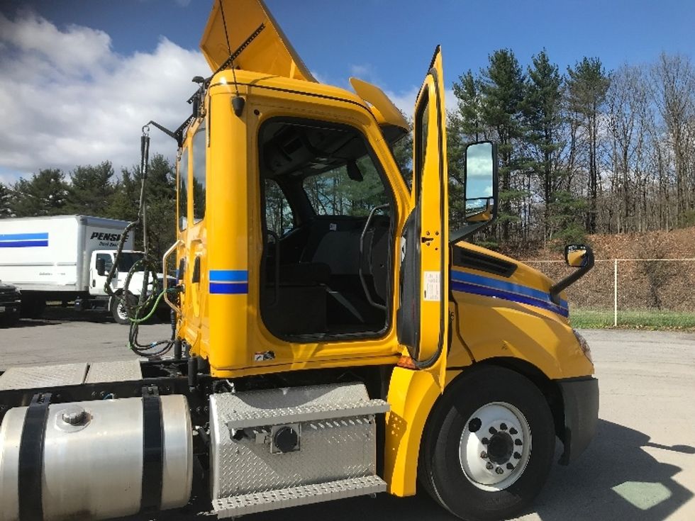 Day Cab Tractor-Heavy Duty Tractors-Freightliner-2020-T12642ST-Harrisburg-PA-250,947\n\t\tmiles-$ 42,250 - Image 12