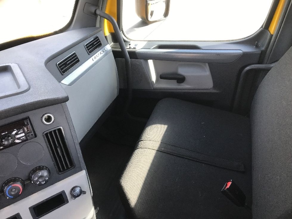 Day Cab Tractor-Heavy Duty Tractors-Freightliner-2020-T12642ST-Harrisburg-PA-250,947\n\t\tmiles-$ 42,250 - Image 13