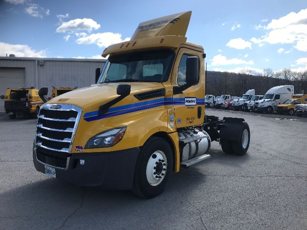 Day Cab Tractor-Heavy Duty Tractors-Freightliner-2020-T12642ST-Harrisburg-PA-250,947\n\t\tmiles-$ 42,250 - Image 3