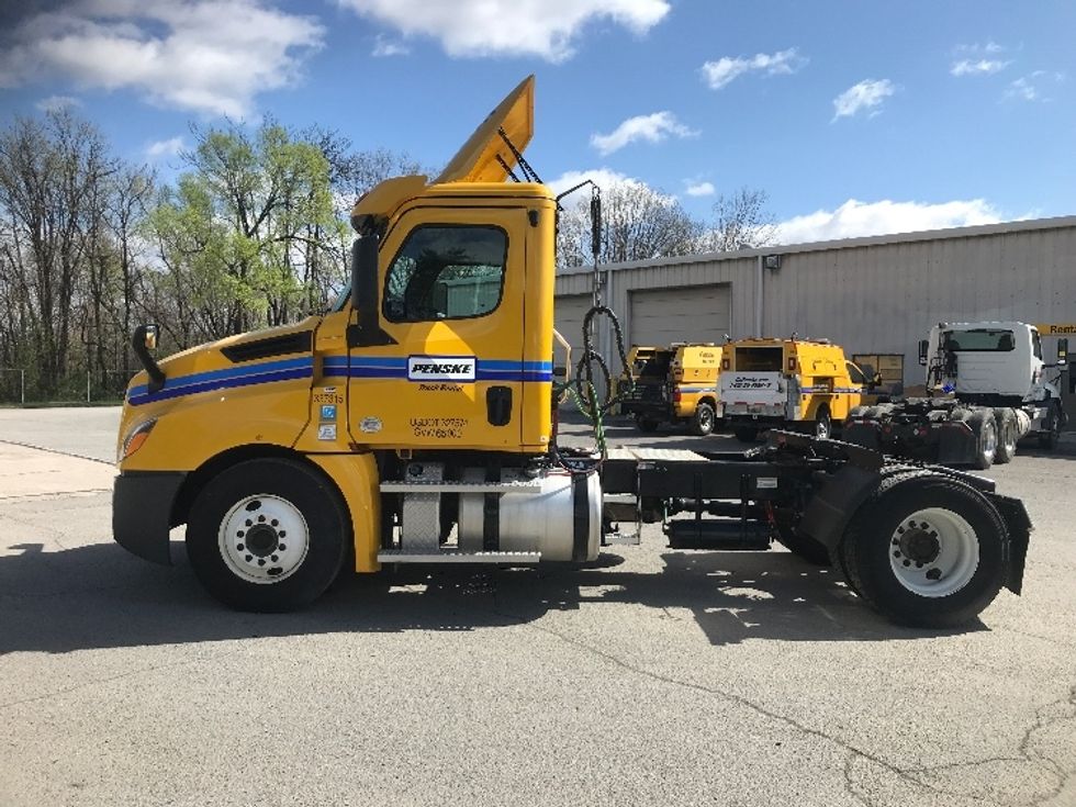Day Cab Tractor-Heavy Duty Tractors-Freightliner-2020-T12642ST-Harrisburg-PA-250,947\n\t\tmiles-$ 42,250 - Image 4
