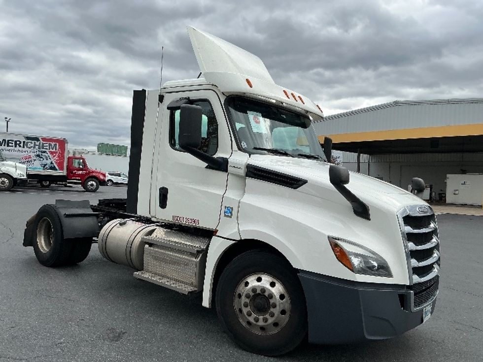 Day Cab Tractor-Heavy Duty Tractors-Freightliner-2020-T12642ST-Harrisburg-PA-262,001\n\t\tmiles-$ 43,500 - Image 1