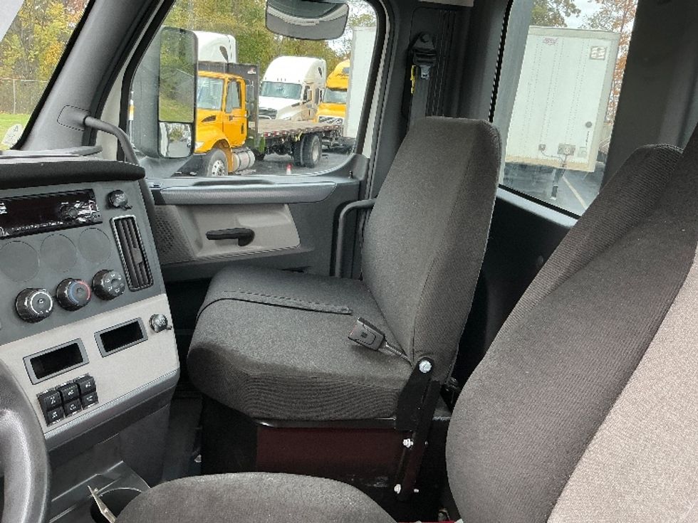 Day Cab Tractor-Heavy Duty Tractors-Freightliner-2020-T12642ST-Harrisburg-PA-262,001\n\t\tmiles-$ 43,500 - Image 10