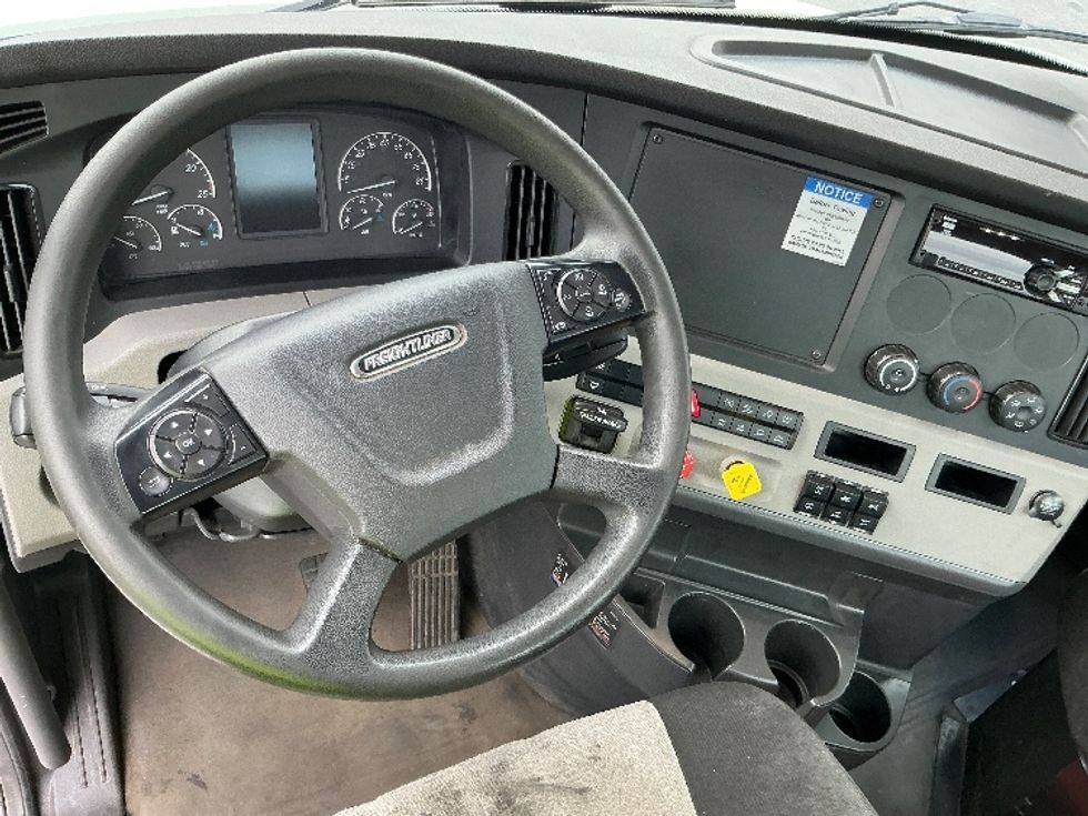 Day Cab Tractor-Heavy Duty Tractors-Freightliner-2020-T12642ST-Harrisburg-PA-262,001\n\t\tmiles-$ 43,500 - Image 11