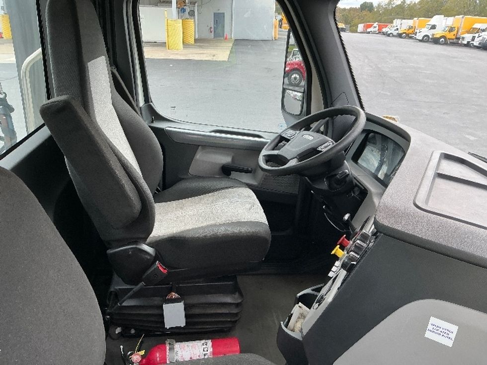 Day Cab Tractor-Heavy Duty Tractors-Freightliner-2020-T12642ST-Harrisburg-PA-262,001\n\t\tmiles-$ 43,500 - Image 14