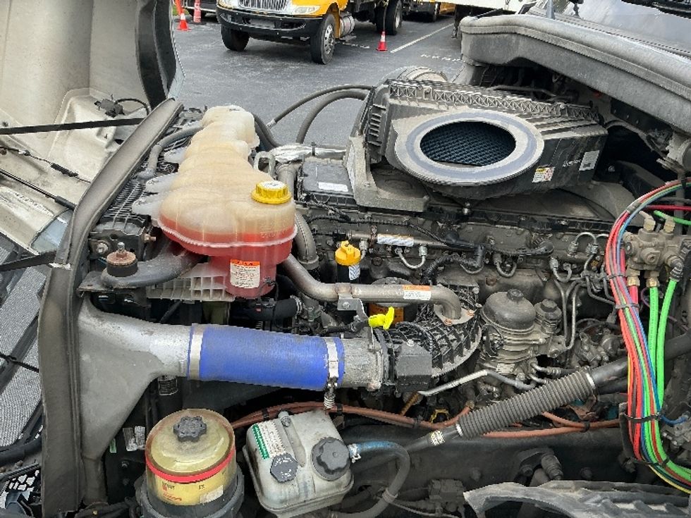 Day Cab Tractor-Heavy Duty Tractors-Freightliner-2020-T12642ST-Harrisburg-PA-262,001\n\t\tmiles-$ 43,500 - Image 16