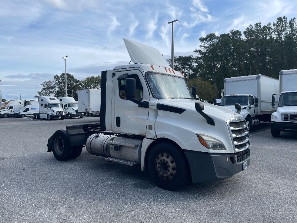 Day Cab Tractor-Heavy Duty Tractors-Freightliner-2020-T12642ST-Jacksonville-FL-533,773\n\t\tmiles-$ 33,250 - Image 1