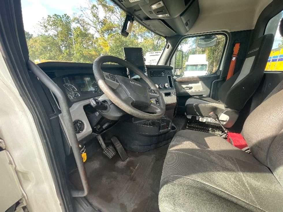 Day Cab Tractor-Heavy Duty Tractors-Freightliner-2020-T12642ST-Jacksonville-FL-533,773\n\t\tmiles-$ 33,250 - Image 10