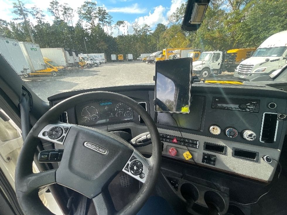 Day Cab Tractor-Heavy Duty Tractors-Freightliner-2020-T12642ST-Jacksonville-FL-533,773\n\t\tmiles-$ 33,250 - Image 11