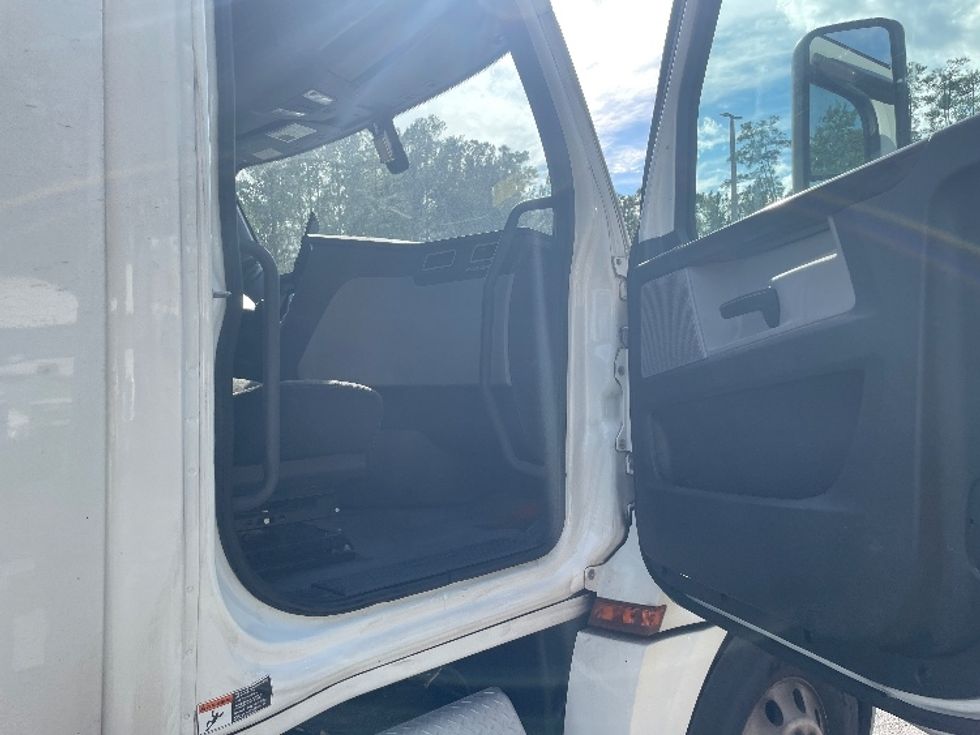 Day Cab Tractor-Heavy Duty Tractors-Freightliner-2020-T12642ST-Jacksonville-FL-533,773\n\t\tmiles-$ 33,250 - Image 12