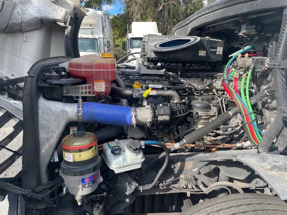 Day Cab Tractor-Heavy Duty Tractors-Freightliner-2020-T12642ST-Jacksonville-FL-533,773\n\t\tmiles-$ 33,250 - Image 16