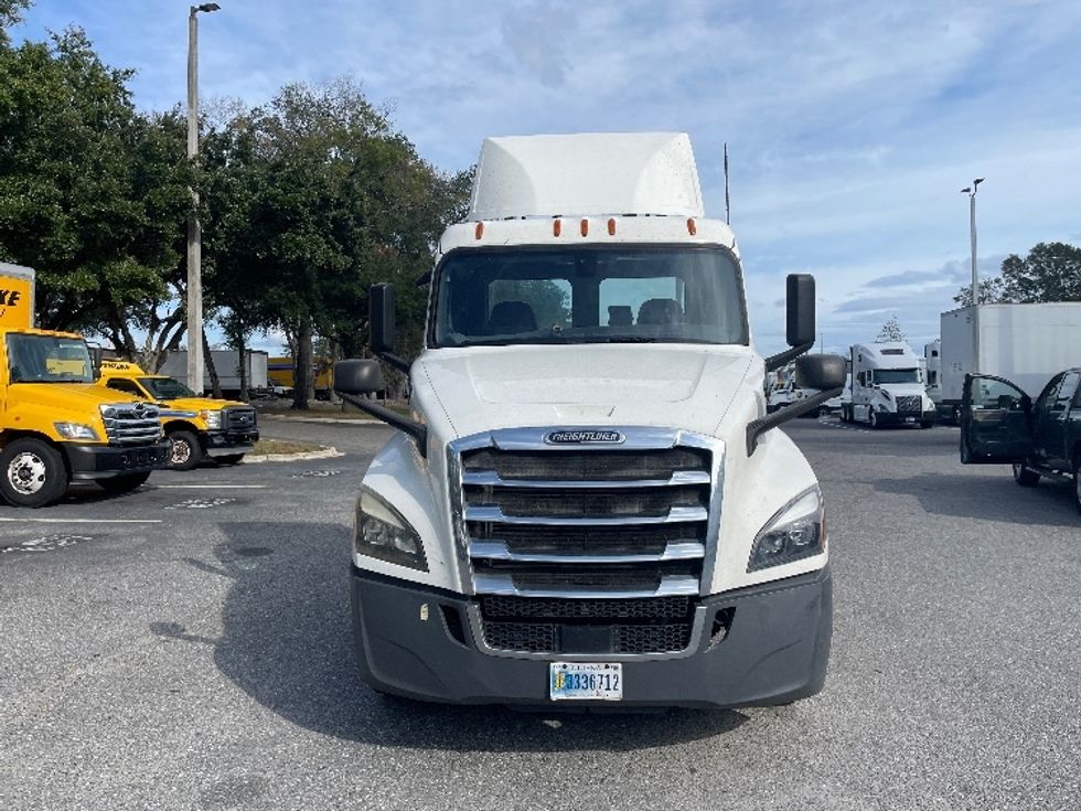 Day Cab Tractor-Heavy Duty Tractors-Freightliner-2020-T12642ST-Jacksonville-FL-533,773\n\t\tmiles-$ 33,250 - Image 2