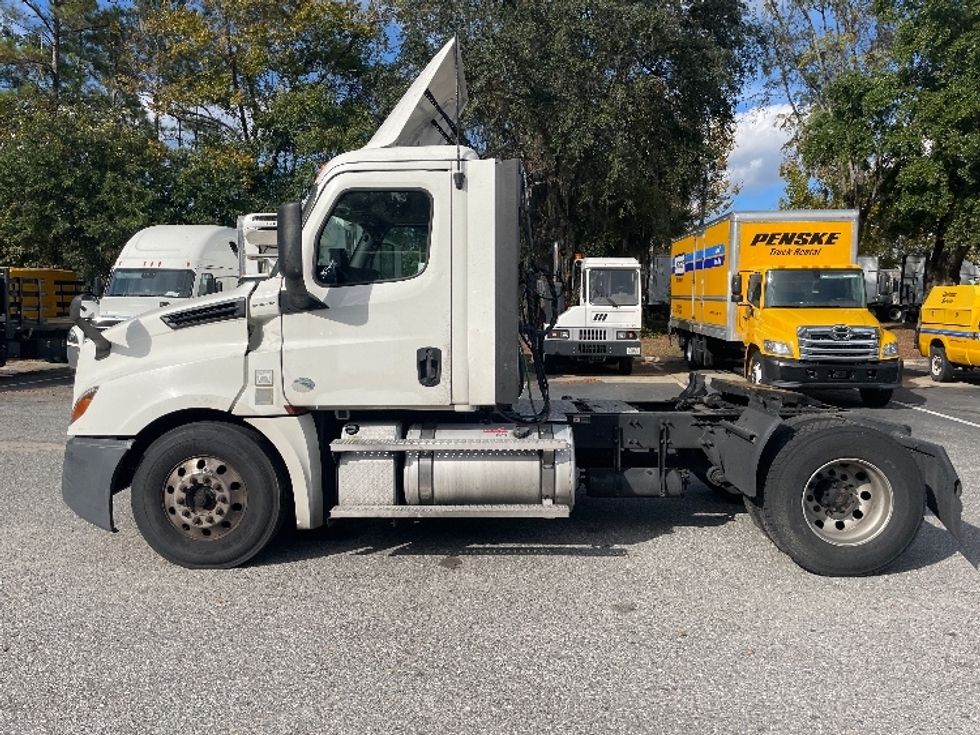 Day Cab Tractor-Heavy Duty Tractors-Freightliner-2020-T12642ST-Jacksonville-FL-533,773\n\t\tmiles-$ 33,250 - Image 4