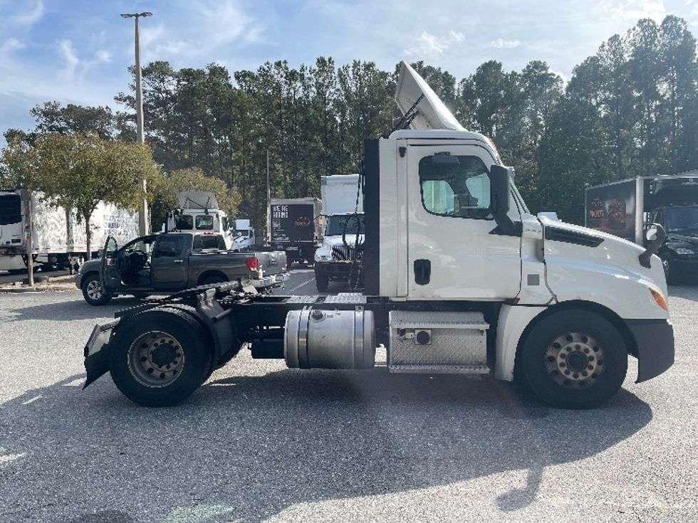 Day Cab Tractor-Heavy Duty Tractors-Freightliner-2020-T12642ST-Jacksonville-FL-533,773\n\t\tmiles-$ 33,250 - Image 8
