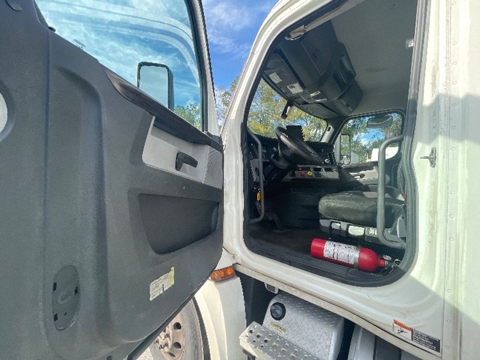 Day Cab Tractor-Heavy Duty Tractors-Freightliner-2020-T12642ST-Jacksonville-FL-533,773\n\t\tmiles-$ 33,250 - Image 9