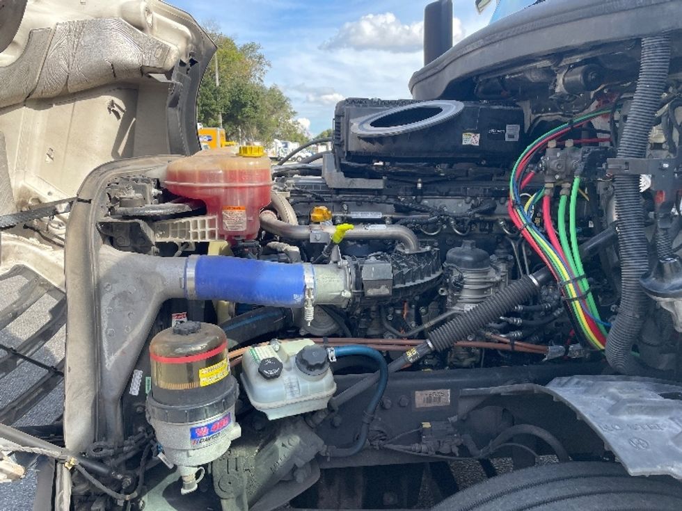 Day Cab Tractor-Heavy Duty Tractors-Freightliner-2020-T12642ST-Jacksonville-FL-586,036\n\t\tmiles-$ 29,000 - Image 16