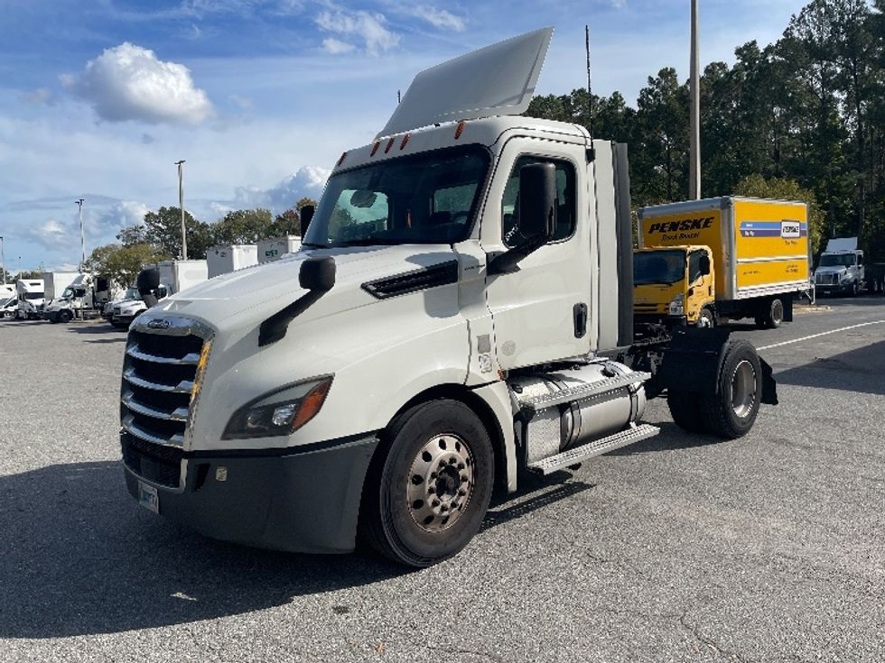 Day Cab Tractor-Heavy Duty Tractors-Freightliner-2020-T12642ST-Jacksonville-FL-586,036\n\t\tmiles-$ 29,000 - Image 3
