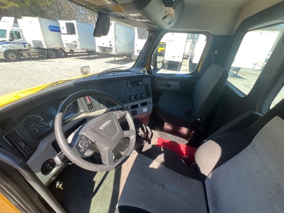 Day Cab Tractor-Heavy Duty Tractors-Freightliner-2020-T12642ST-Jonesboro-GA-138,211\n\t\tmiles-$ 60,250 - Image 10