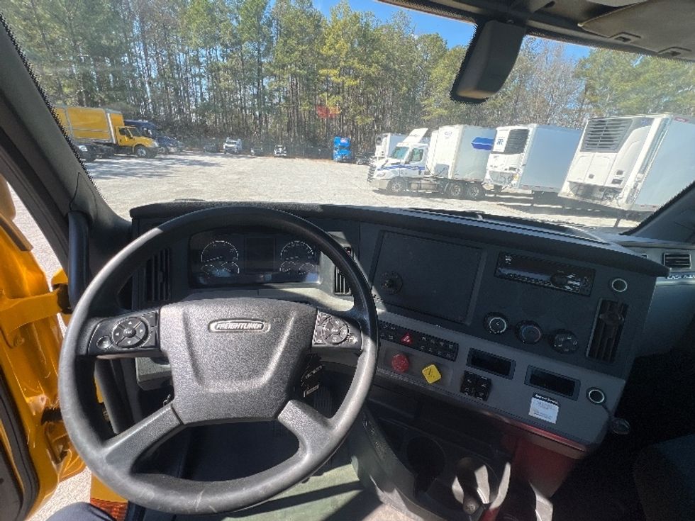 Day Cab Tractor-Heavy Duty Tractors-Freightliner-2020-T12642ST-Jonesboro-GA-138,211\n\t\tmiles-$ 60,250 - Image 11