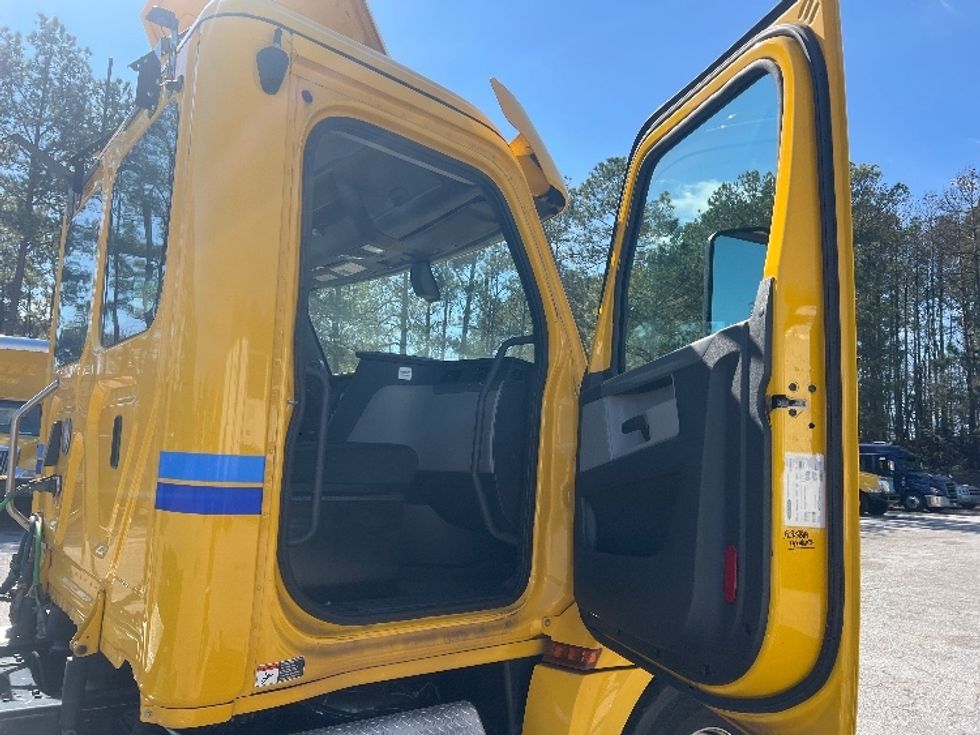 Day Cab Tractor-Heavy Duty Tractors-Freightliner-2020-T12642ST-Jonesboro-GA-138,211\n\t\tmiles-$ 60,250 - Image 12