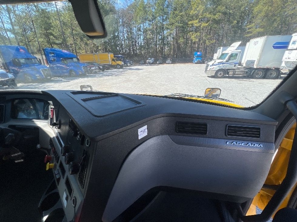 Day Cab Tractor-Heavy Duty Tractors-Freightliner-2020-T12642ST-Jonesboro-GA-138,211\n\t\tmiles-$ 60,250 - Image 13