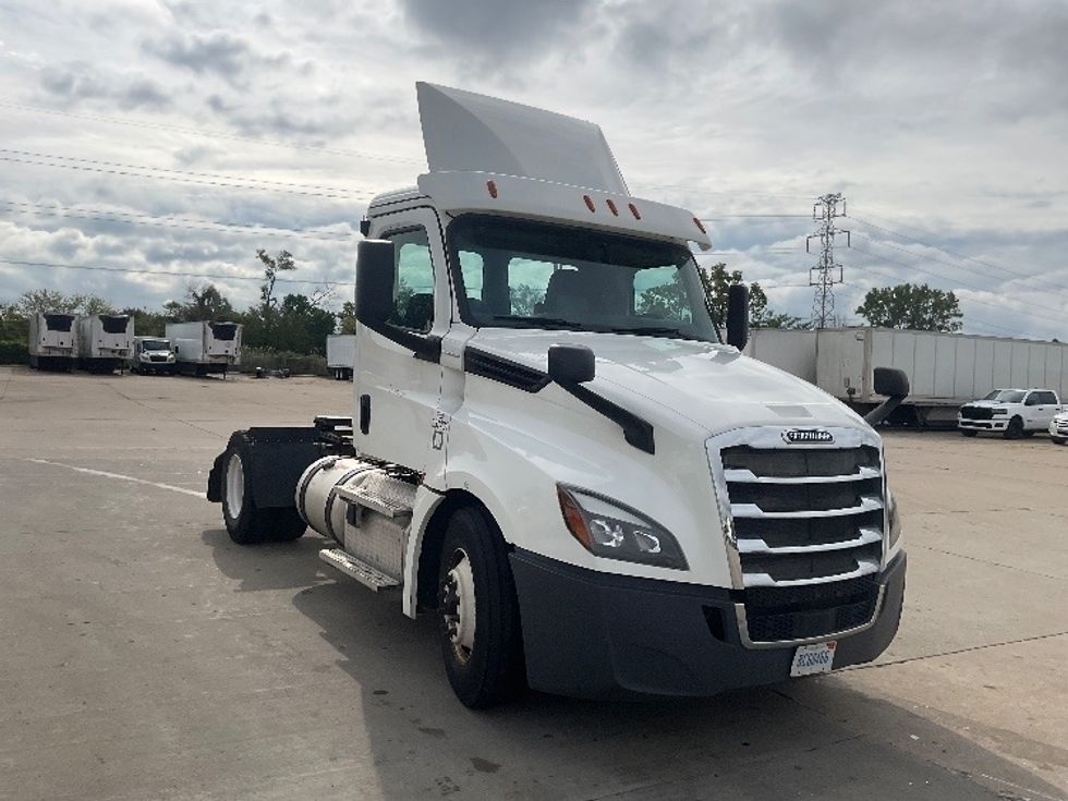 Day Cab Tractor-Heavy Duty Tractors-Freightliner-2020-T12642ST-Lansing-MI-322,887\n\t\tmiles-$ 45,250 - Image 1
