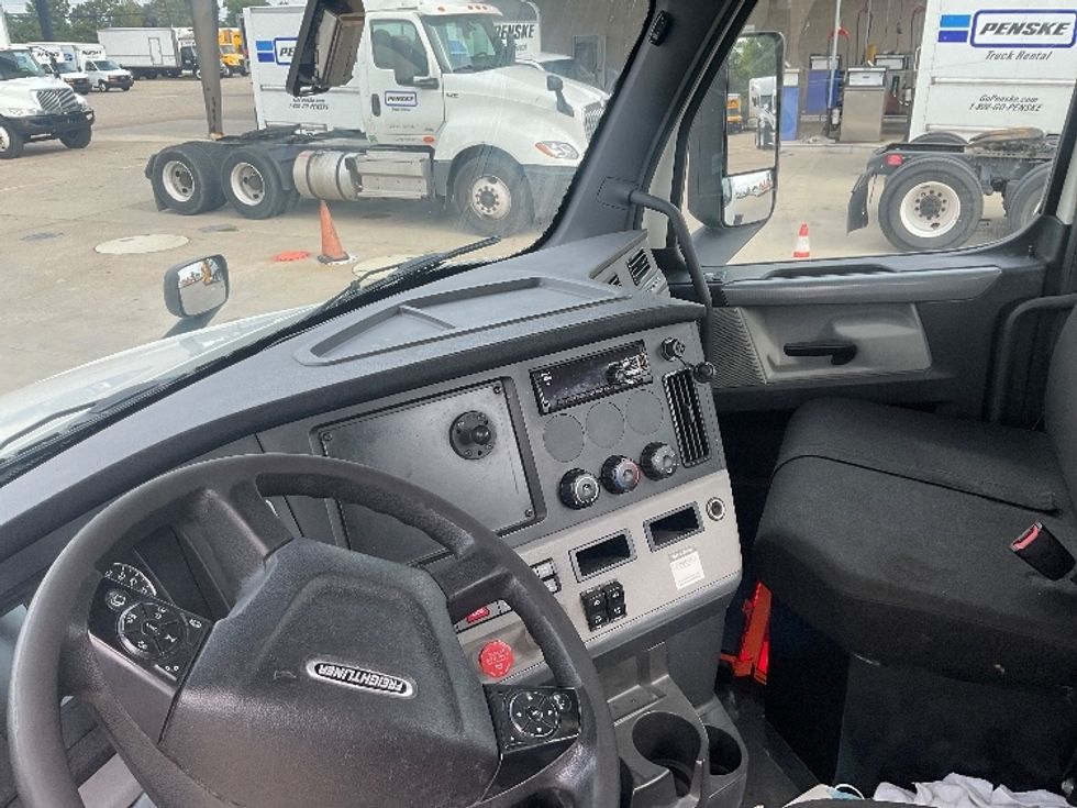 Day Cab Tractor-Heavy Duty Tractors-Freightliner-2020-T12642ST-Lansing-MI-322,887\n\t\tmiles-$ 45,250 - Image 10