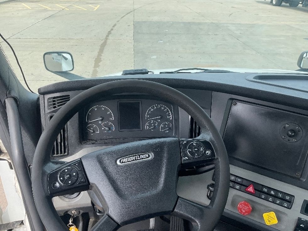 Day Cab Tractor-Heavy Duty Tractors-Freightliner-2020-T12642ST-Lansing-MI-322,887\n\t\tmiles-$ 45,250 - Image 11