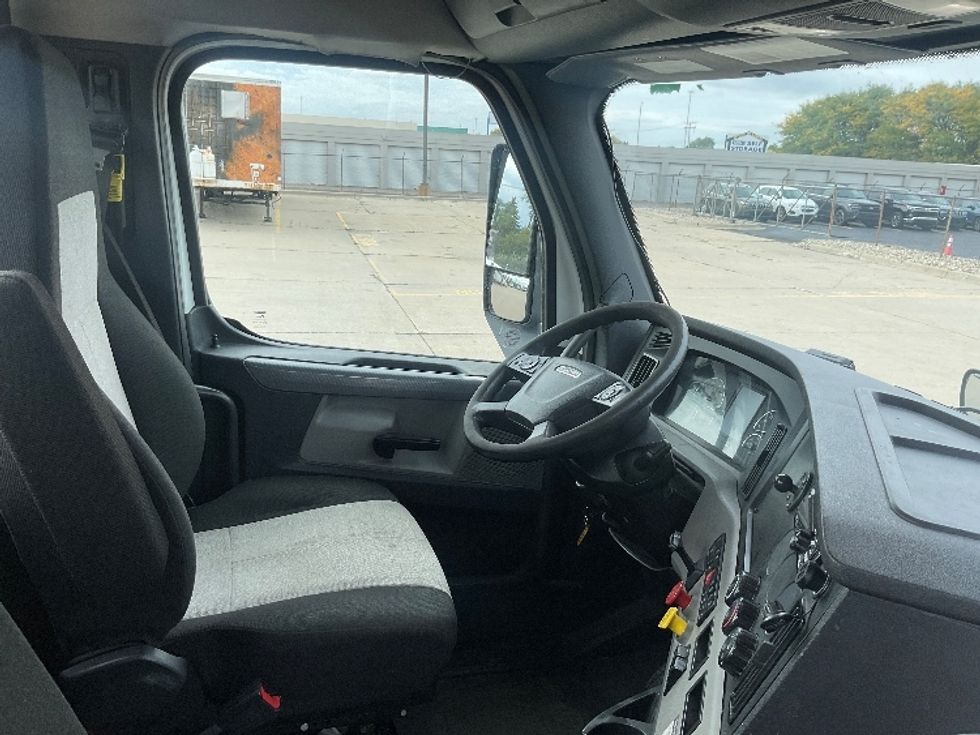 Day Cab Tractor-Heavy Duty Tractors-Freightliner-2020-T12642ST-Lansing-MI-322,887\n\t\tmiles-$ 45,250 - Image 14