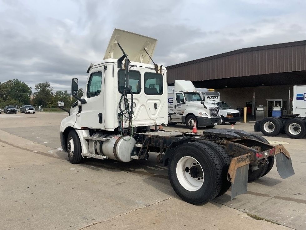 Day Cab Tractor-Heavy Duty Tractors-Freightliner-2020-T12642ST-Lansing-MI-322,887\n\t\tmiles-$ 45,250 - Image 5