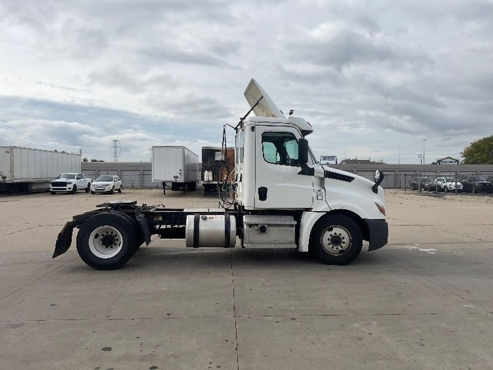 Day Cab Tractor-Heavy Duty Tractors-Freightliner-2020-T12642ST-Lansing-MI-322,887\n\t\tmiles-$ 45,250 - Image 8