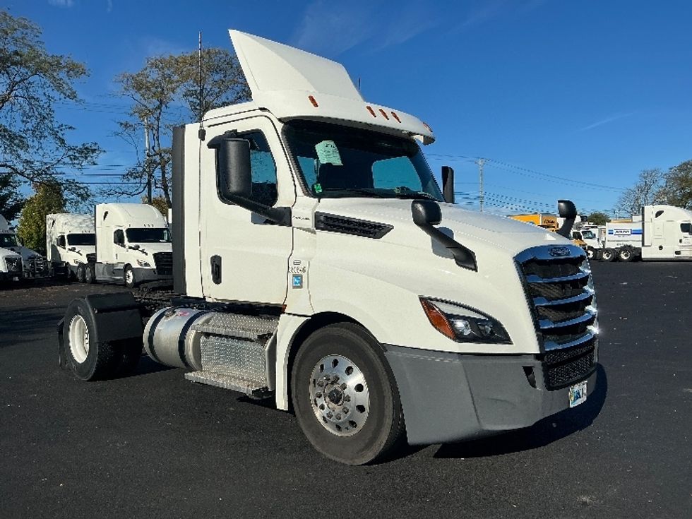 Day Cab Tractor-Heavy Duty Tractors-Freightliner-2020-T12642ST-Lexington-KY-303,155\n\t\tmiles-$ 41,000 - Image 1
