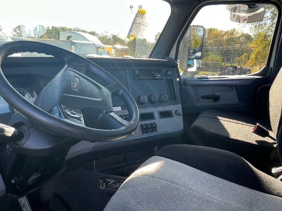 Day Cab Tractor-Heavy Duty Tractors-Freightliner-2020-T12642ST-Lexington-KY-303,155\n\t\tmiles-$ 41,000 - Image 10
