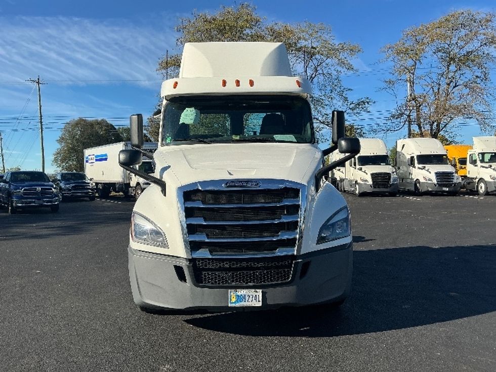 Day Cab Tractor-Heavy Duty Tractors-Freightliner-2020-T12642ST-Lexington-KY-303,155\n\t\tmiles-$ 41,000 - Image 2