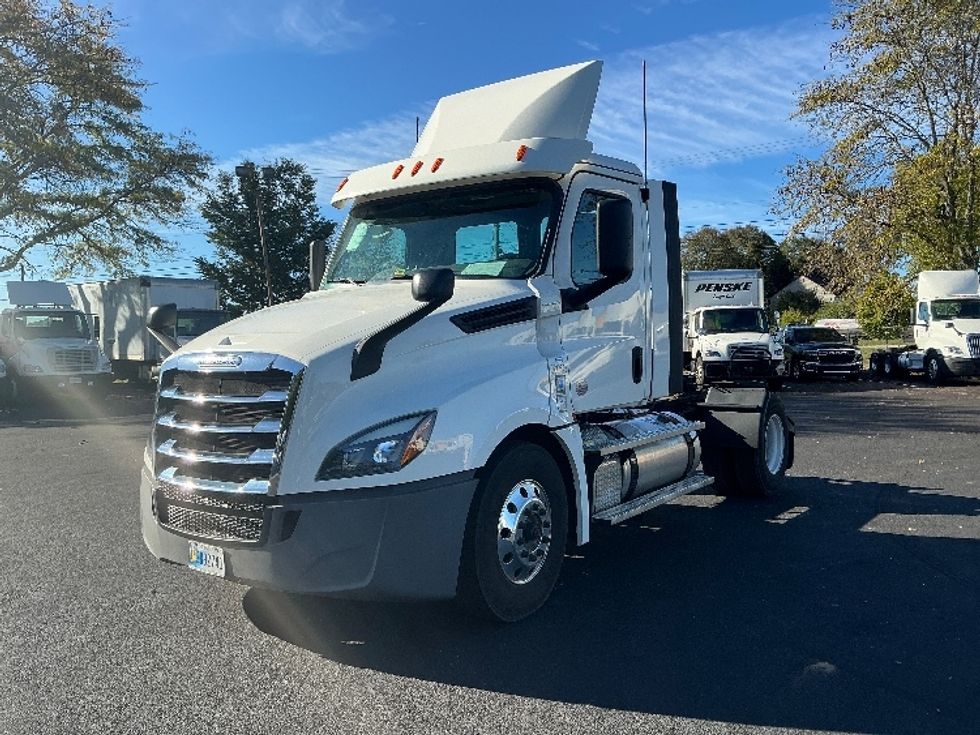 Day Cab Tractor-Heavy Duty Tractors-Freightliner-2020-T12642ST-Lexington-KY-303,155\n\t\tmiles-$ 41,000 - Image 3